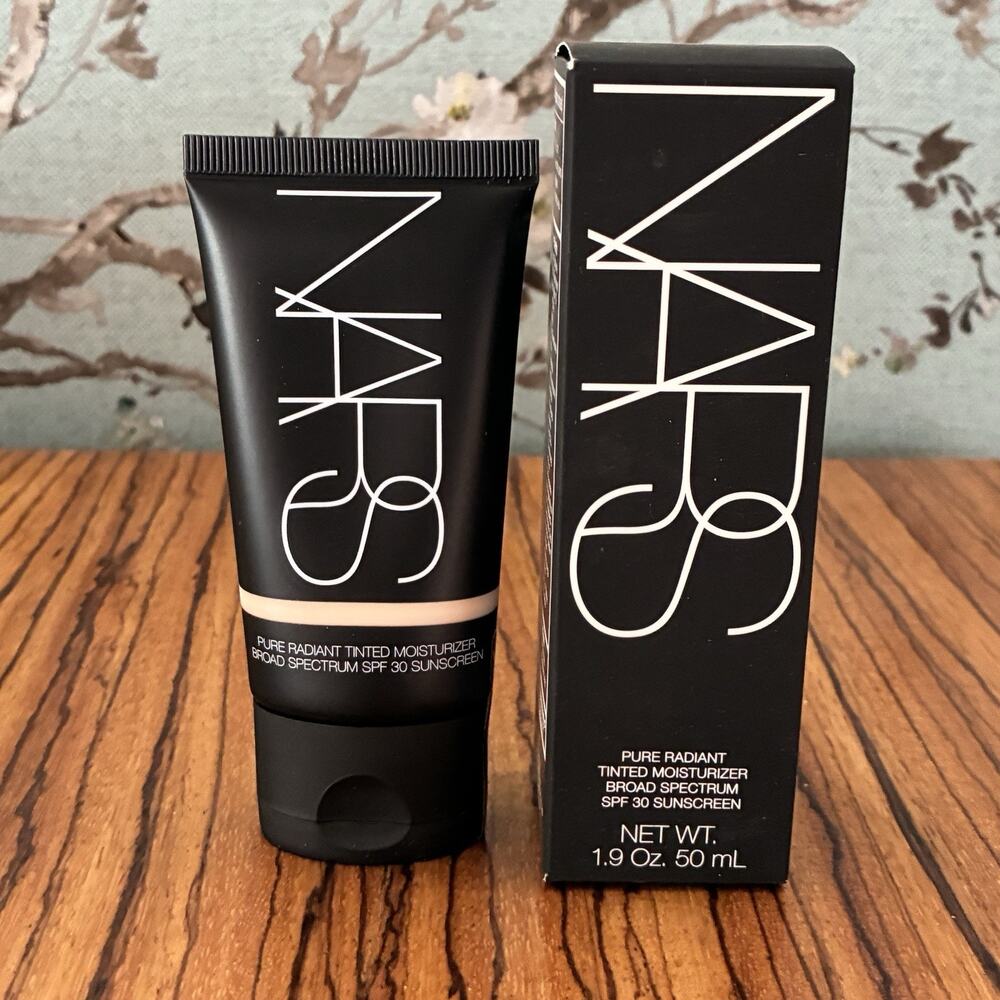 Nars Pure Radiant Tinted Moisturizer Broad Spectrum SPF 30 Light 2 Alaska